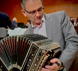 Hector Del Curto